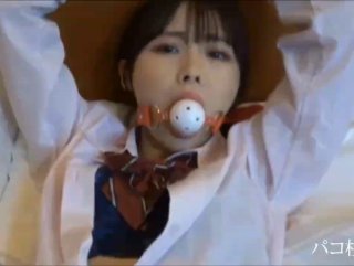 年轻妹子女上位骑乘打桩，白浆沾满可龟头后入操白皙蜜桃臀花样百出内射